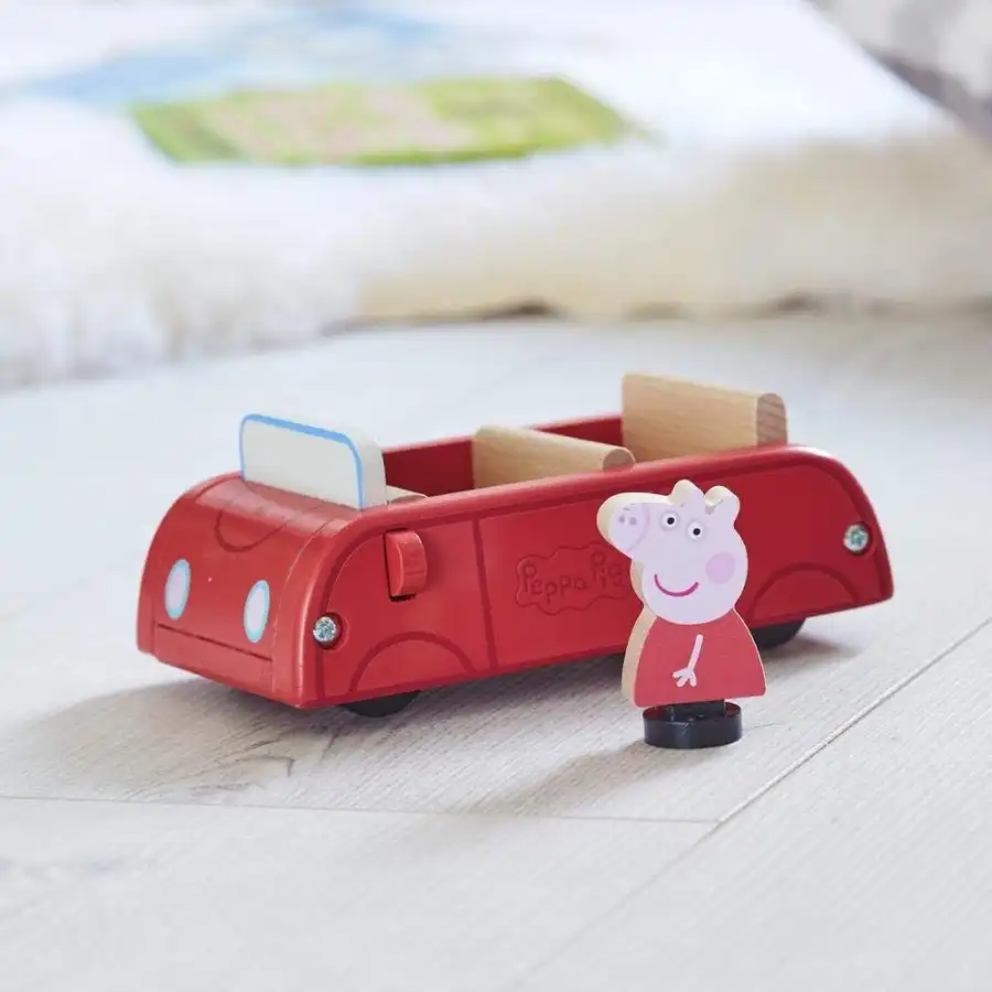 Peppa Pig con Auto Rossa in Legno Giochi Preziosi - 2