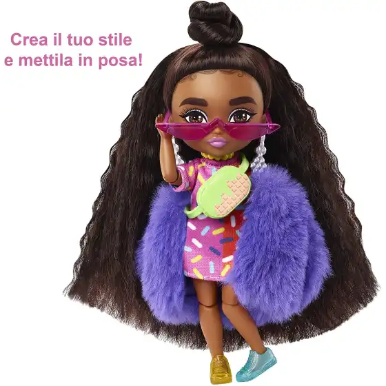 Barbie Extra Miniscon vestito Rosa e Rosso, Pelliccia Viola Capelli Ricci HGP63