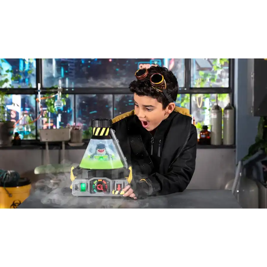 Beast Lab, Laboratorio Esperimenti Slime per la Creazione Squalo Bestia 20 cm con Luci, Suoni e Accessori