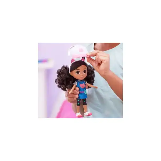 Spin Master 6065858 - Gabby Dollhouse Bambola Gabby Versione Viaggio