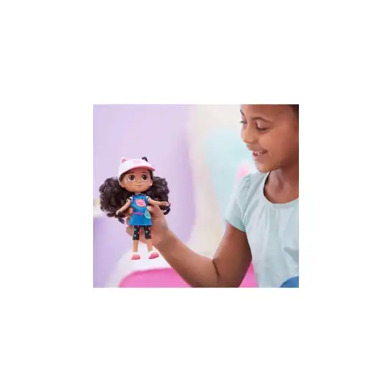 Spin Master 6065858 - Gabby Dollhouse Bambola Gabby Versione Viaggio