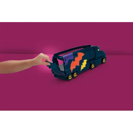 Fisher-Price DC Batwheels - Bat-Autotreno playset Autotreno con rampa e veicolo Bam Batmobile in scala 1:55 incluso HMX07