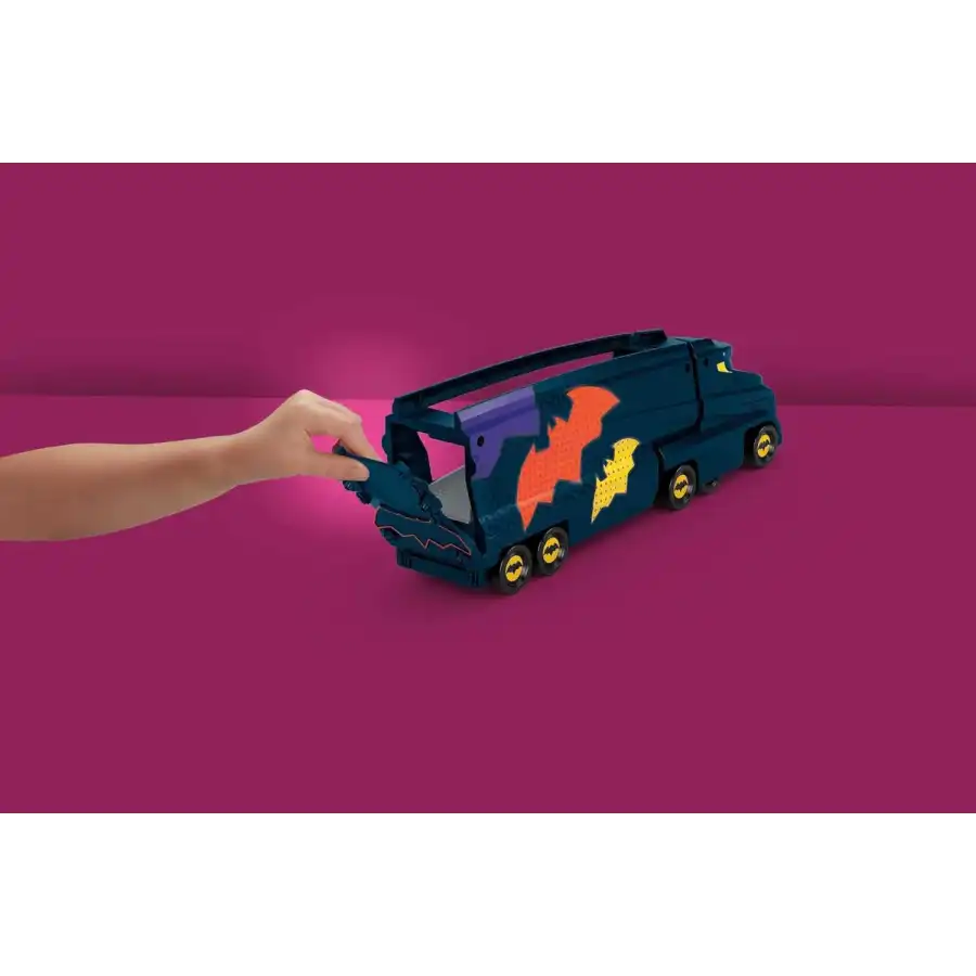 Fisher-Price DC Batwheels - Bat-Autotreno playset Autotreno con rampa e veicolo Bam Batmobile in scala 1:55 incluso HMX07