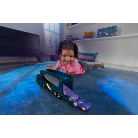 Fisher-Price DC Batwheels - Bat-Autotreno playset Autotreno con rampa e veicolo Bam Batmobile in scala 1:55 incluso HMX07