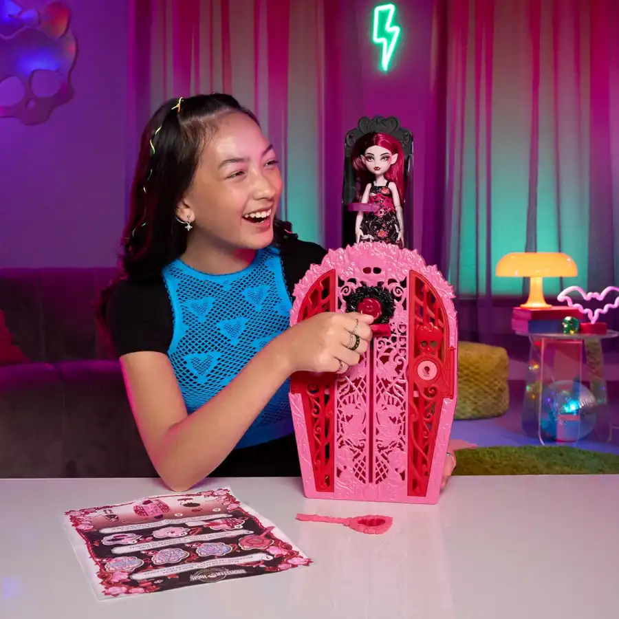Monster High Segreti da Brivido Serie 5 - Draculaura e I misteri in Giardino HYT72
