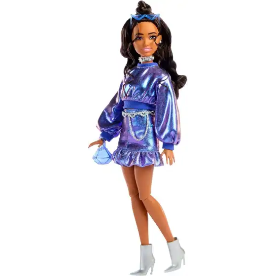 Barbie Deluxe Fashionistas JFP42 - Barbie con Top e Gonna Blu Metallizzato e Capelli Ondulati